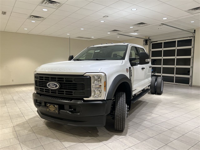 2025 Ford F-550 Super Duty Chassis Cab XL's photo