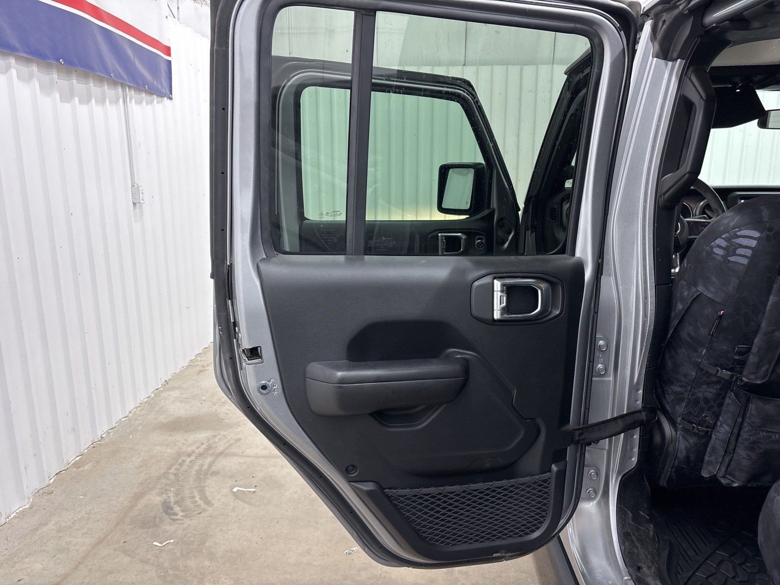 2020 Jeep Gladiator Sport photo 21