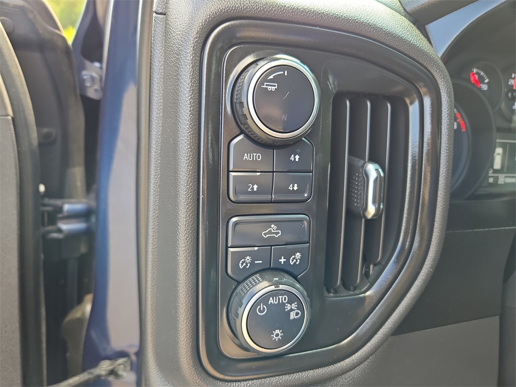 2020 Chevrolet Silverado 1500 Custom Trail Boss photo 11