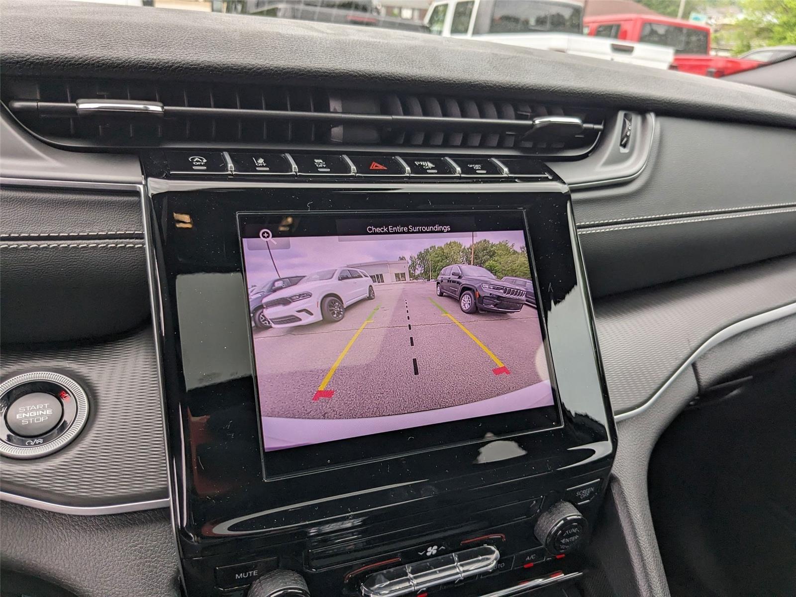 2025 Jeep Grand Cherokee Laredo X photo 11