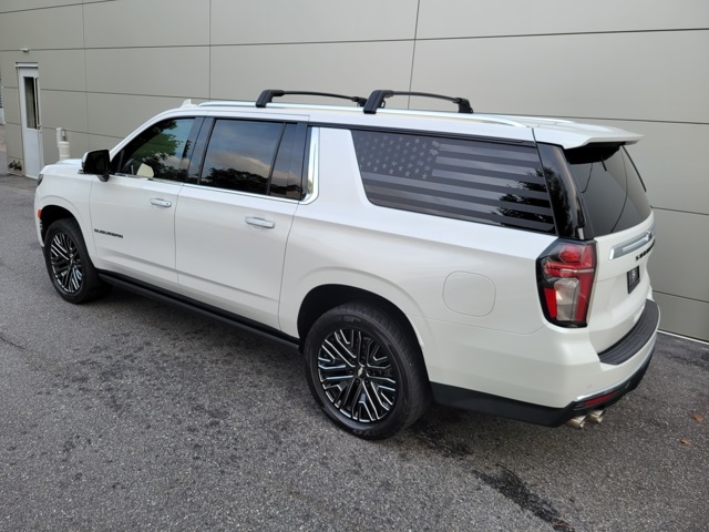 2021 Chevrolet Suburban High Country photo 3