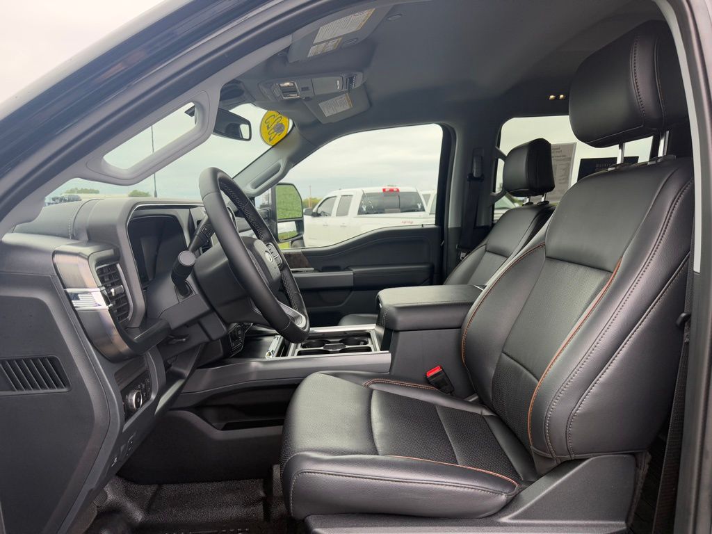 2025 Ford F-250 Lariat photo 4