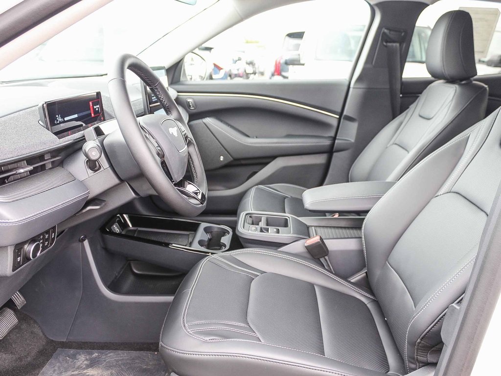 2025 Ford Mustang Mach-E Premium photo 17
