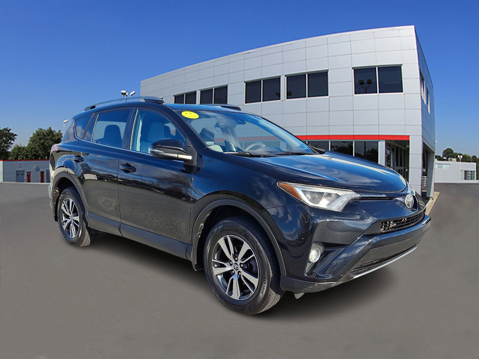 2017 Toyota RAV4 XLE's photo