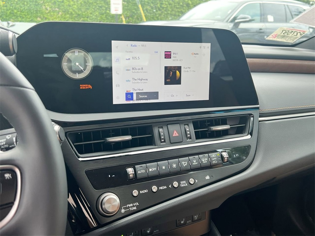 2025 Lexus ES 350 photo 14