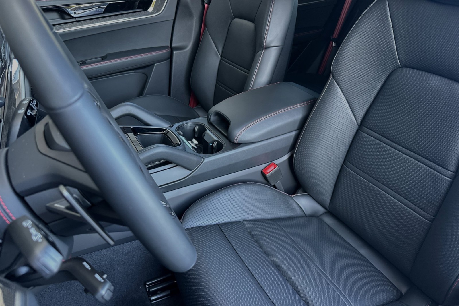 2025 Porsche Cayenne Turbo E-Hybrid photo 5