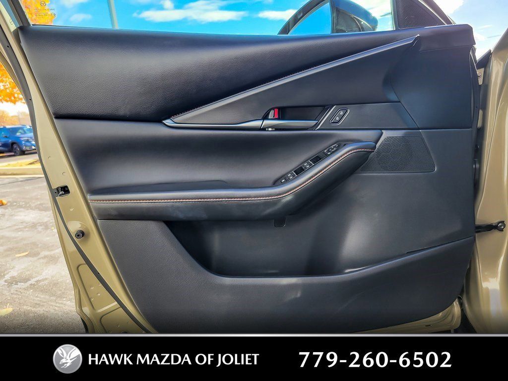 2025 MAZDA CX-30 - Image 16