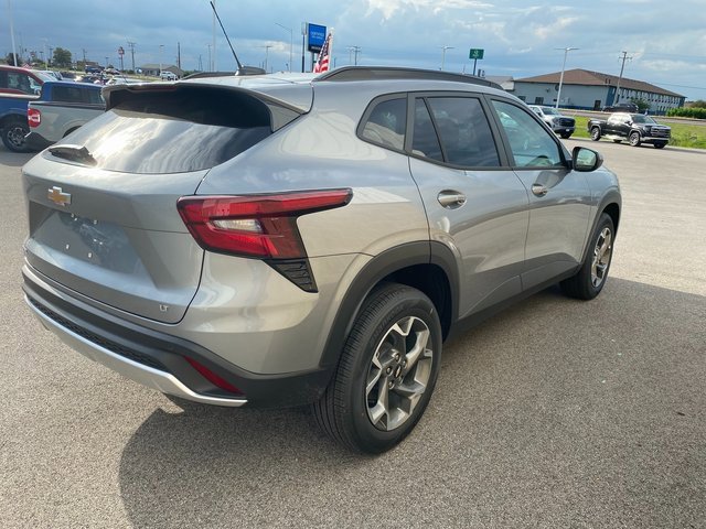 2025 Chevrolet Trax LT photo 4