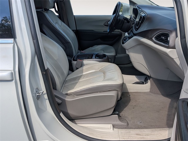 2017 Chrysler Pacifica Touring L photo 32