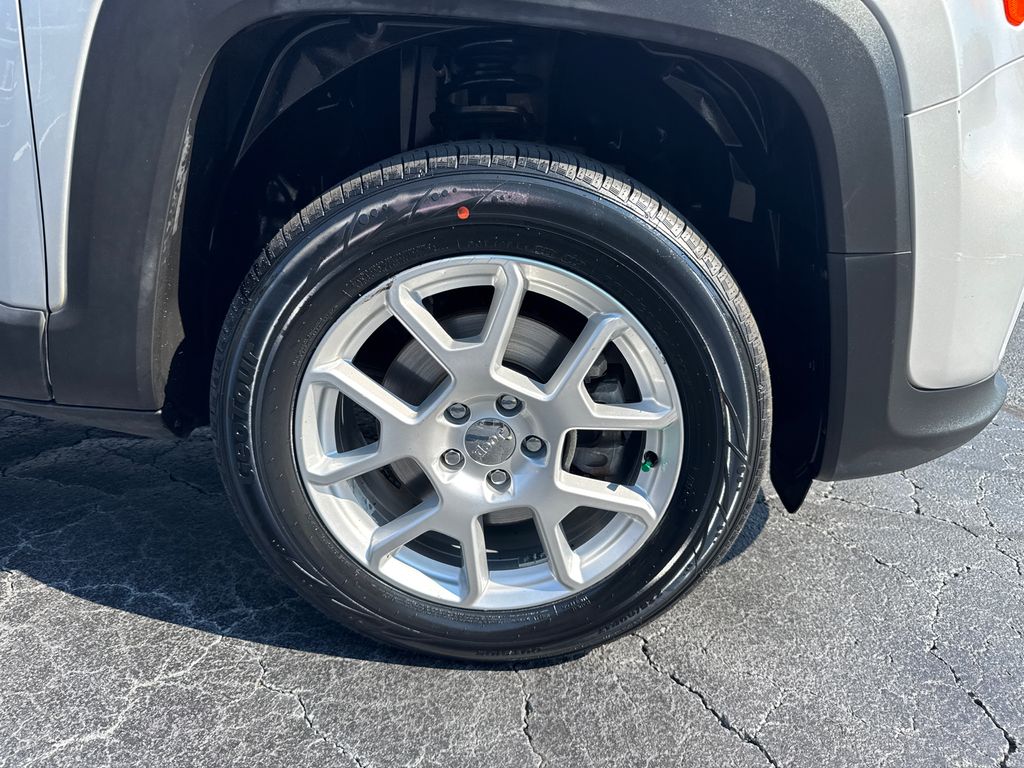 2019 Jeep Renegade Latitude photo 12