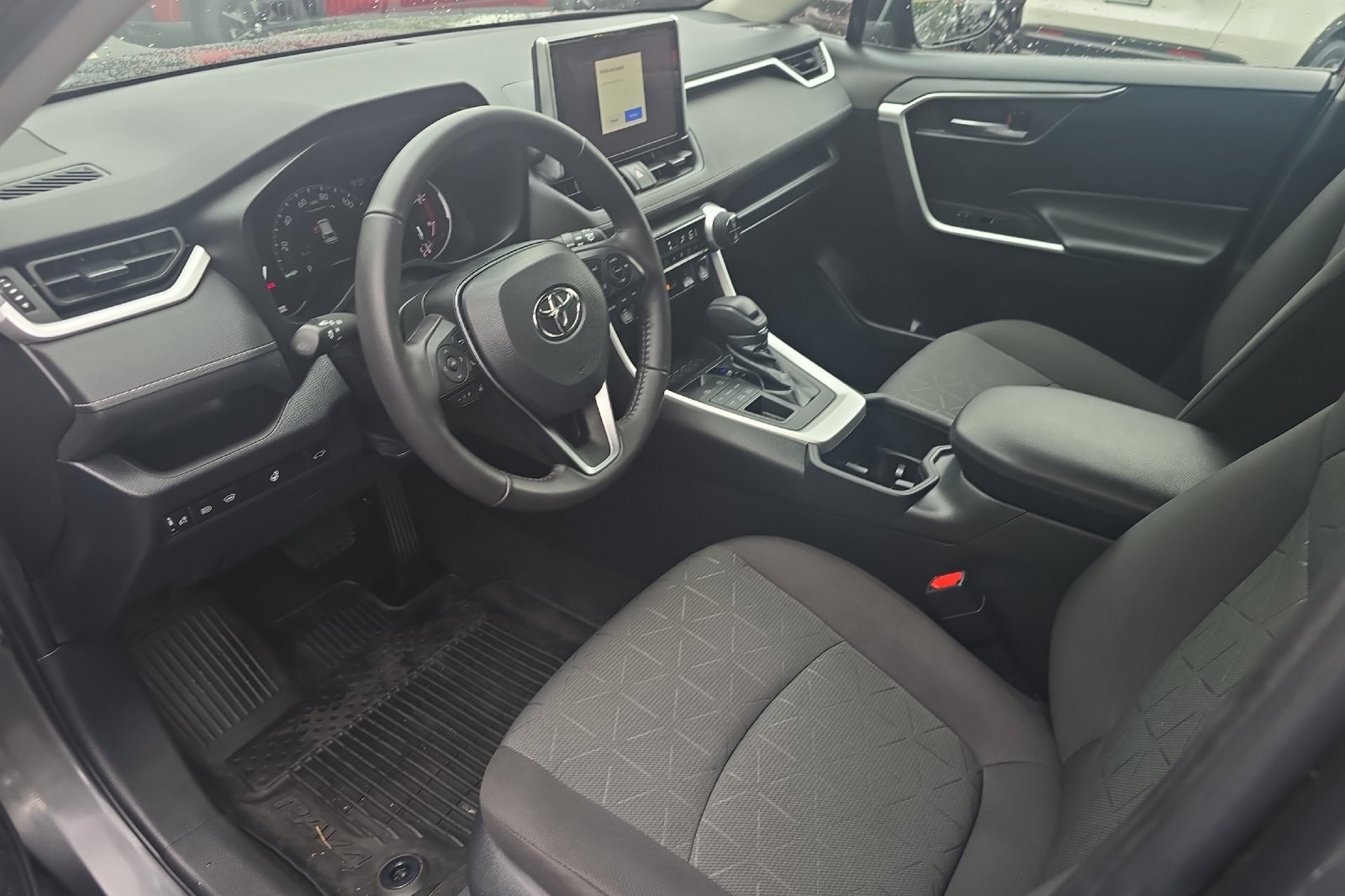 2023 Toyota RAV4 XLE photo 8