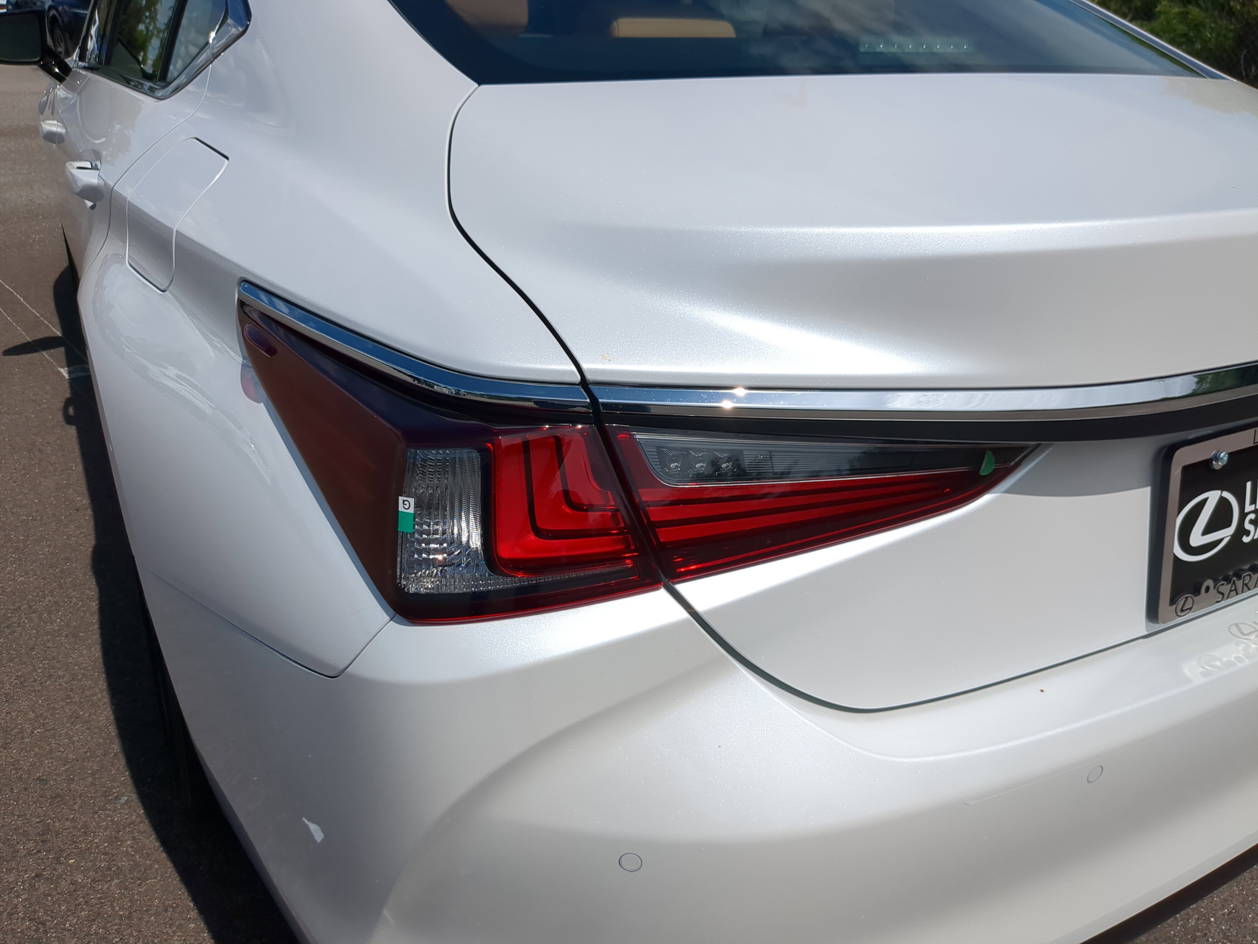 2025 Lexus ES 350 photo 10