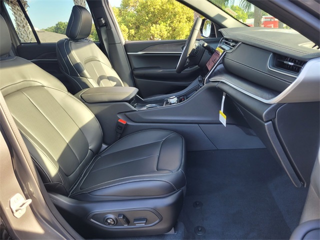 2025 Jeep Grand Cherokee Limited photo 13