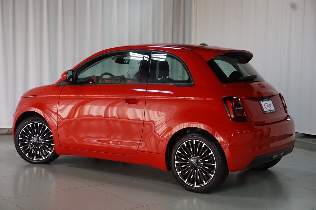 2024 Fiat 500e Red photo 8