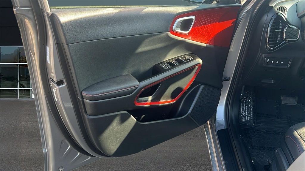 2025 Kia Soul GT-Line photo 21