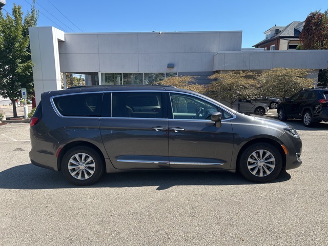Used 2017 Chrysler Pacifica Touring-L with VIN 2C4RC1BGXHR529908 for sale in Pittsburgh, PA