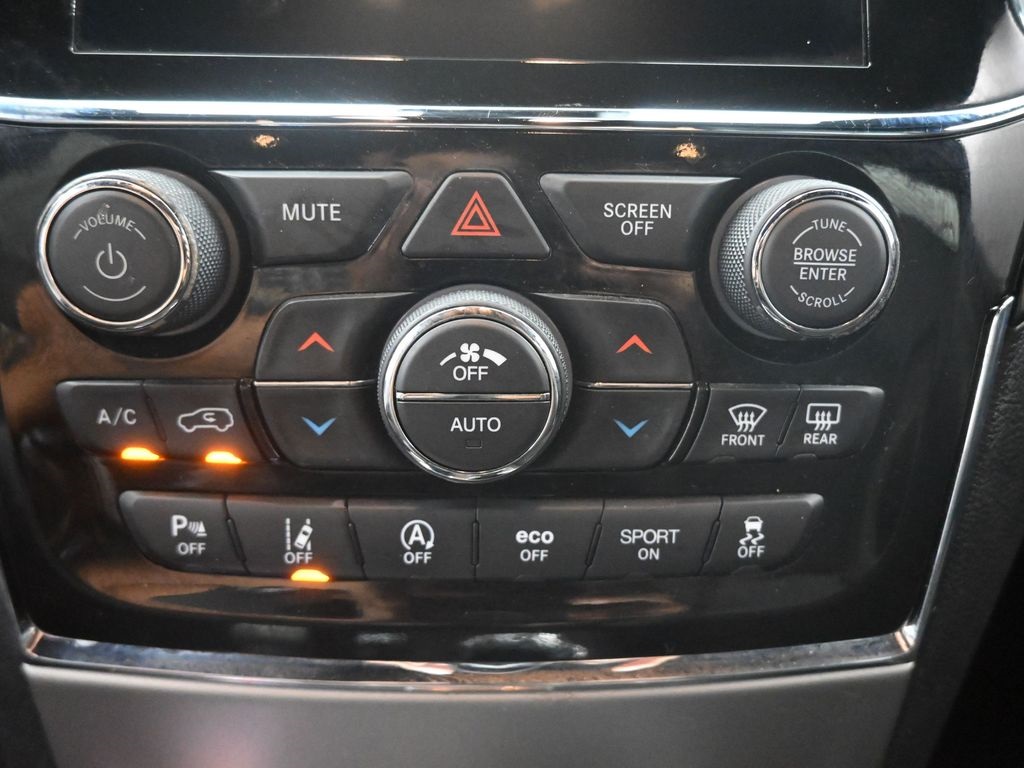 2021 Jeep Grand Cherokee Laredo X photo 3