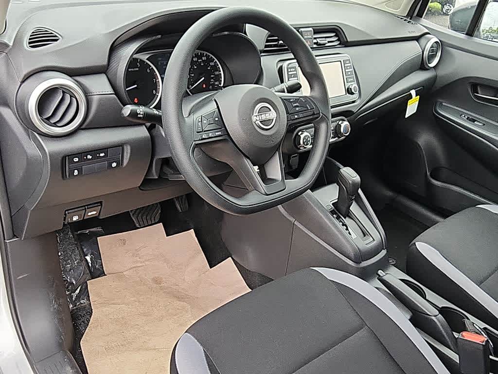 2025 Nissan Versa S photo 6