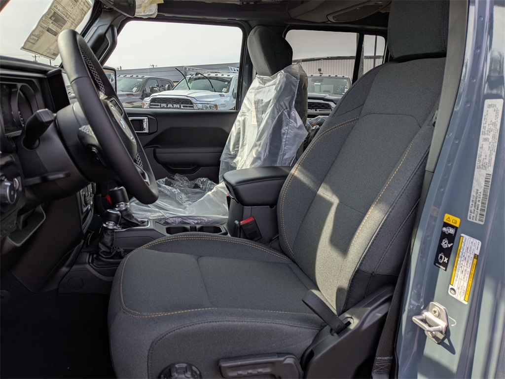 2025 Jeep Wrangler photo 11