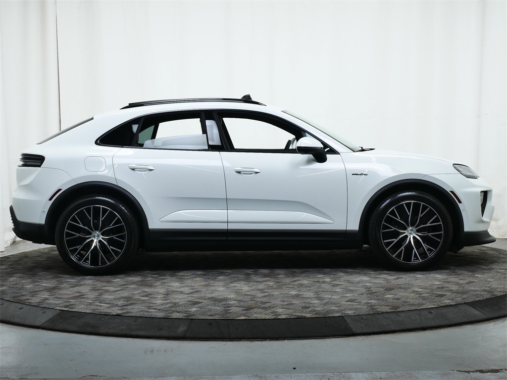 2025 Porsche Macan Electric 4 photo 8