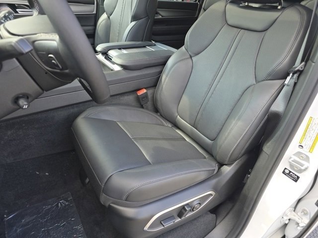 2025 Jeep Wagoneer Series II Carbide photo 3