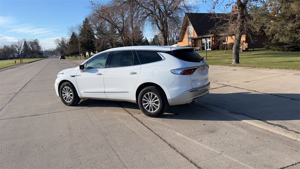 2023 Buick Enclave Essence photo 2