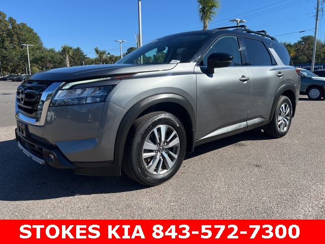 2022 Nissan Pathfinder SL's photo