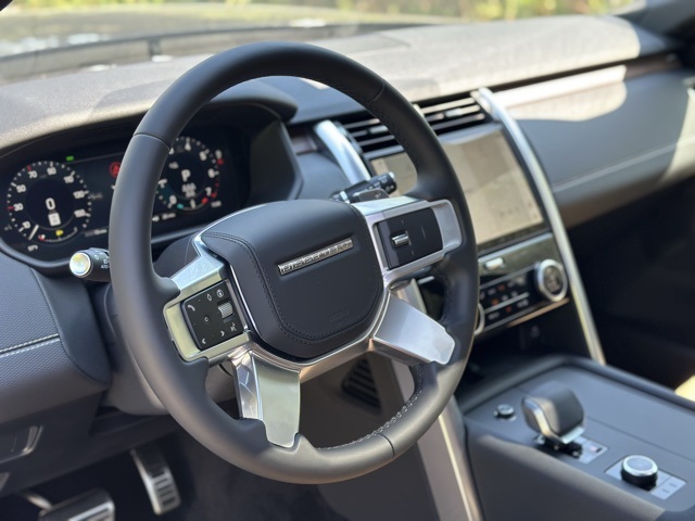 2025 Land Rover Discovery SE photo 10
