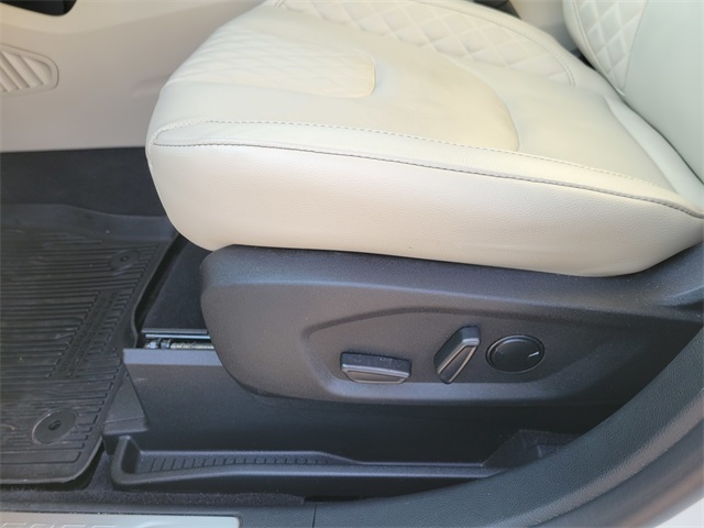 2024 Ford Edge Titanium photo 16