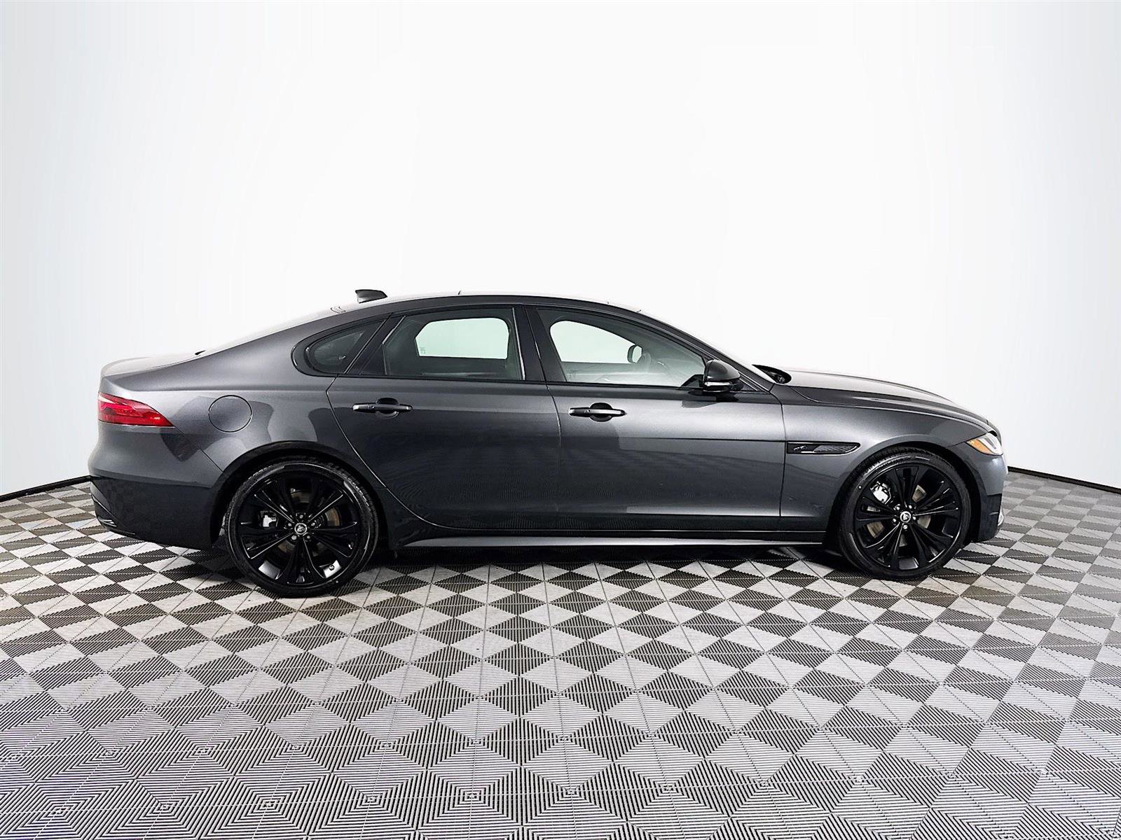 2024 Jaguar XF P300 R-Dynamic SE photo 4