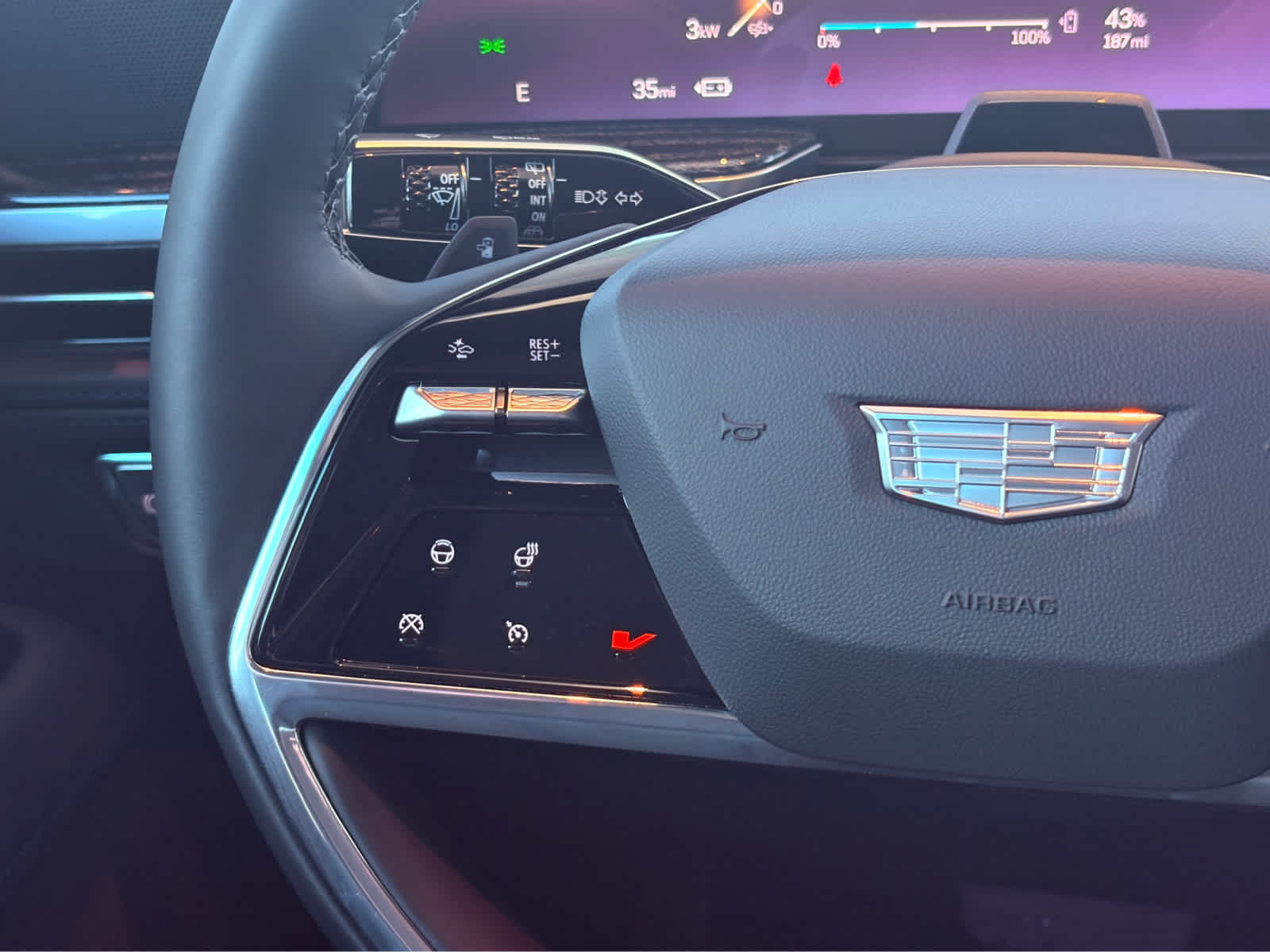 2025 Cadillac Escalade IQ Luxury photo 19