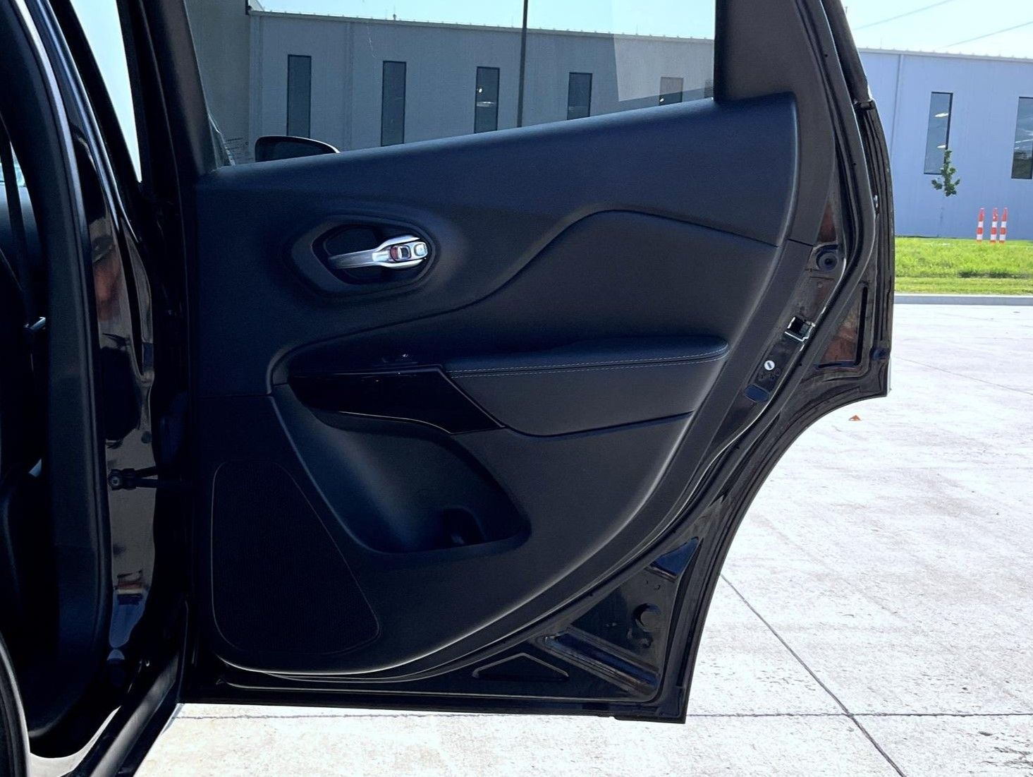 2023 Jeep Cherokee Altitude photo 15