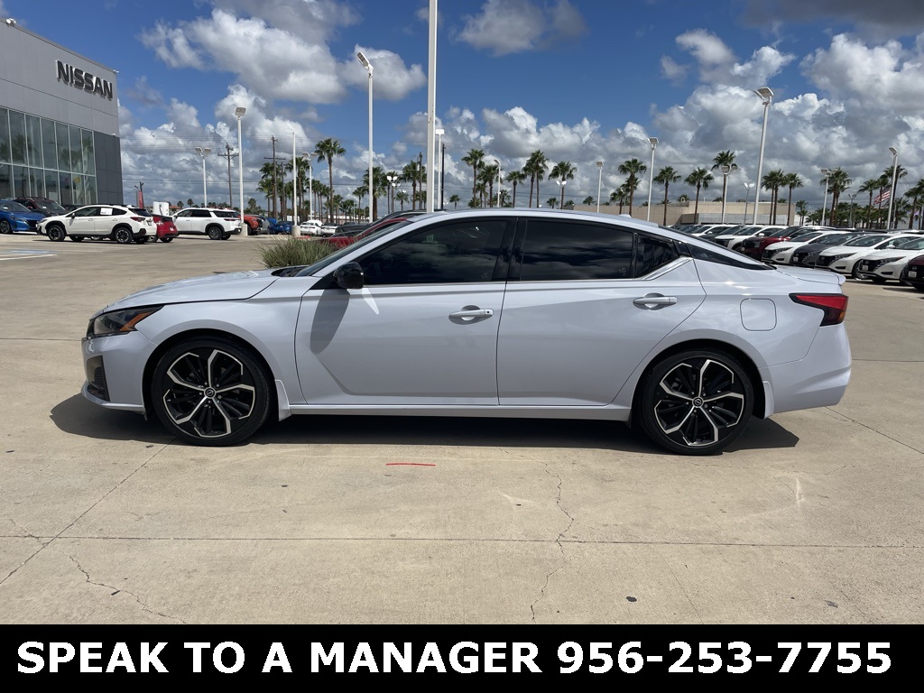 2023 Nissan Altima 2.5 SR photo 2