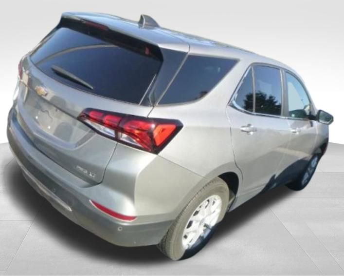 2024 Chevrolet Equinox LT photo 2