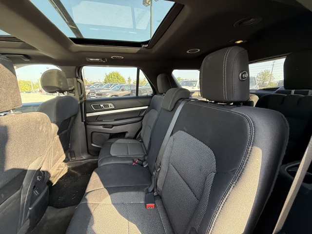 2017 Ford Explorer XLT photo 22