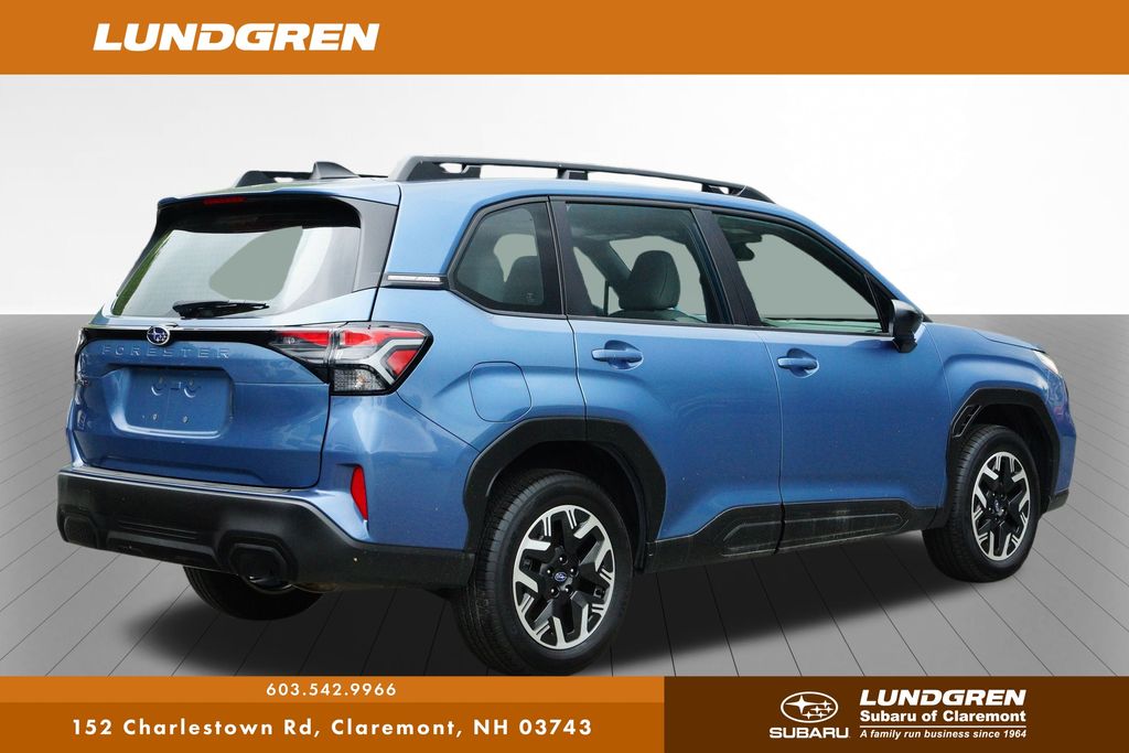 2025 Subaru Forester Base photo 3