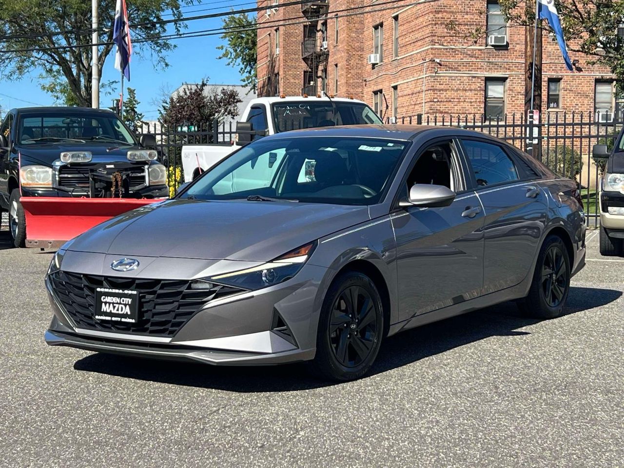 2021 Hyundai Elantra SEL photo 2