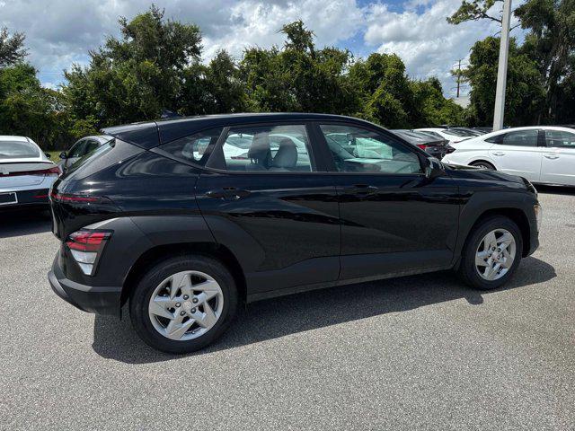 2026 Hyundai Kona SE photo 2