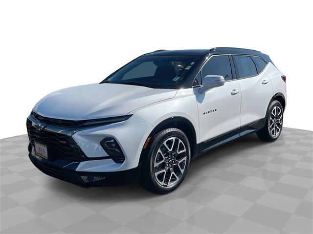 2025 Chevrolet Blazer RS photo 2