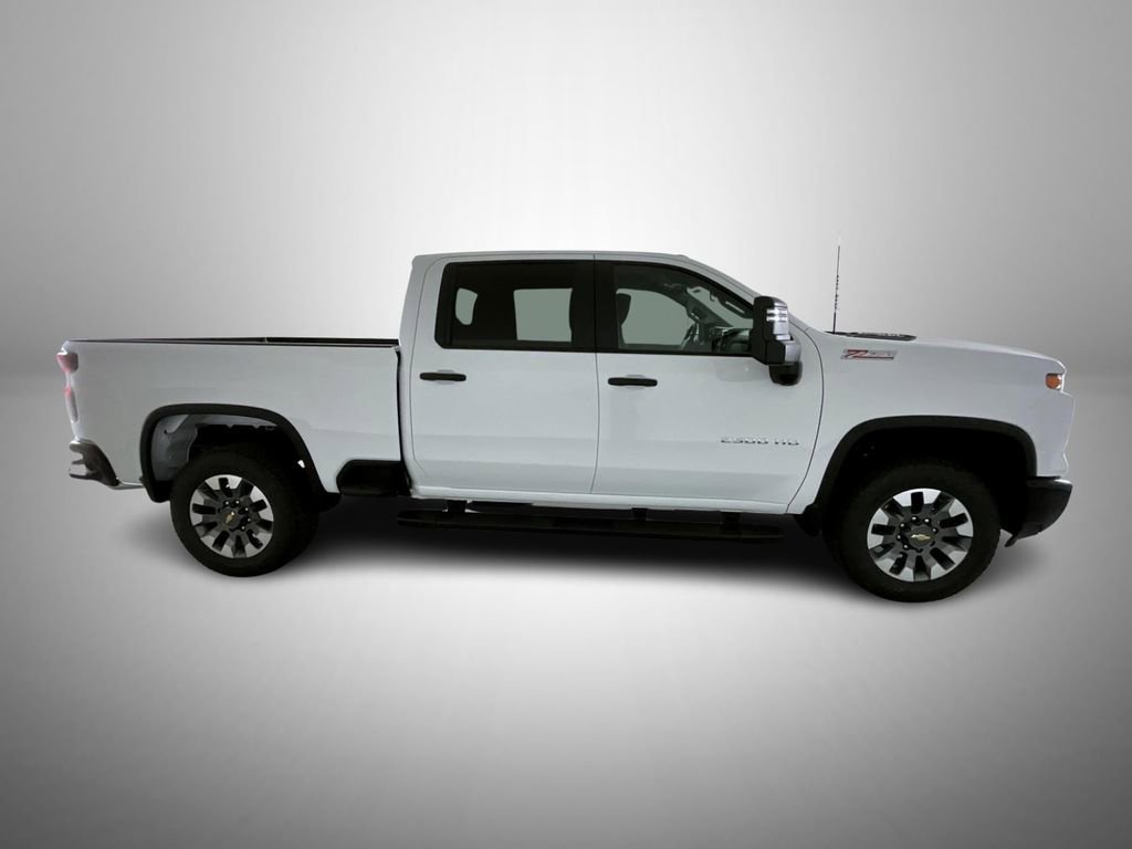 2026 Chevrolet Silverado 2500HD Custom photo 4