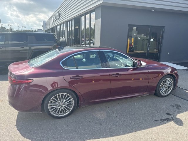 2017 Alfa Romeo Giulia Ti photo 2