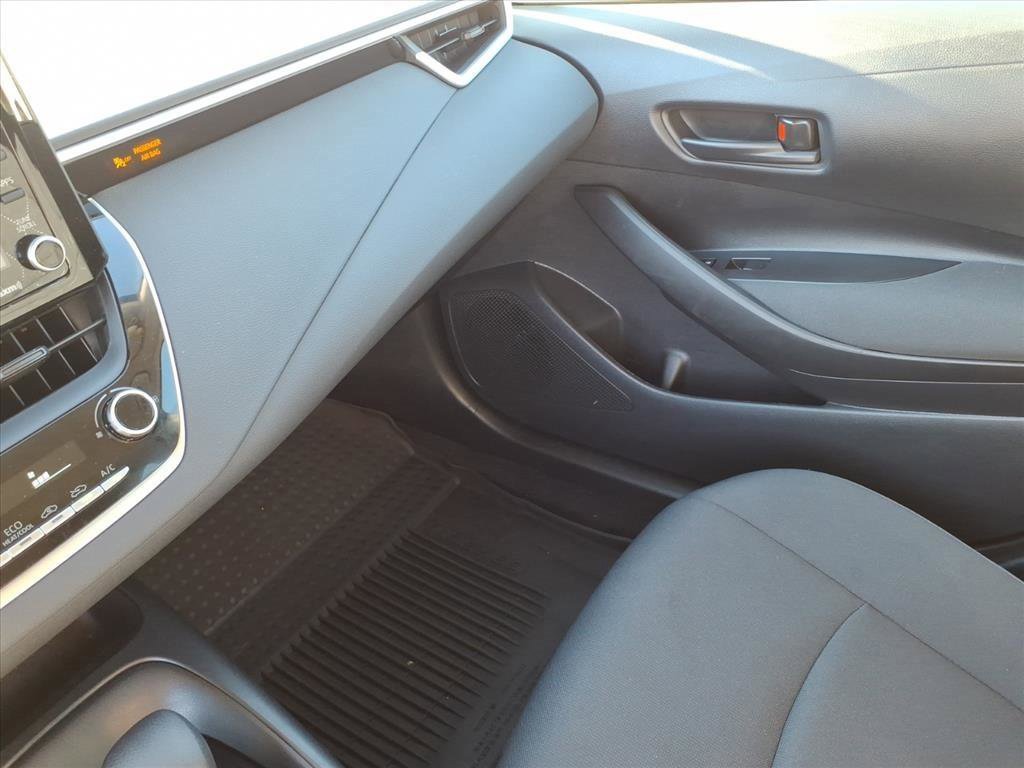 2022 Toyota Corolla LE photo 17