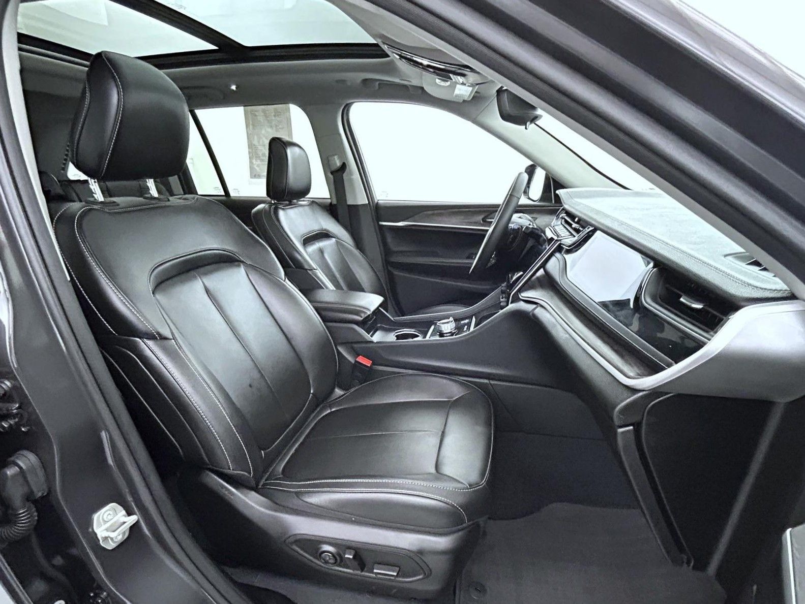 2023 Jeep Cherokee 4xe photo 14