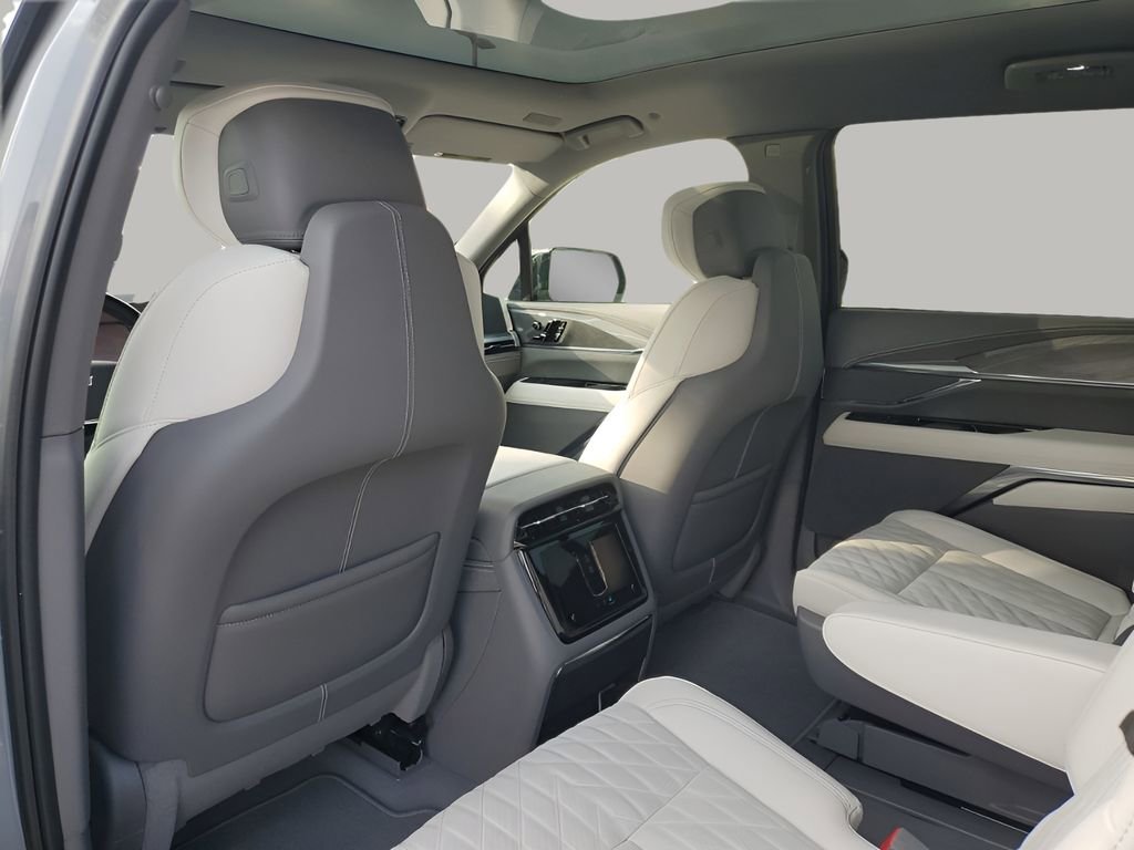 2026 Cadillac Escalade IQ Sport photo 16