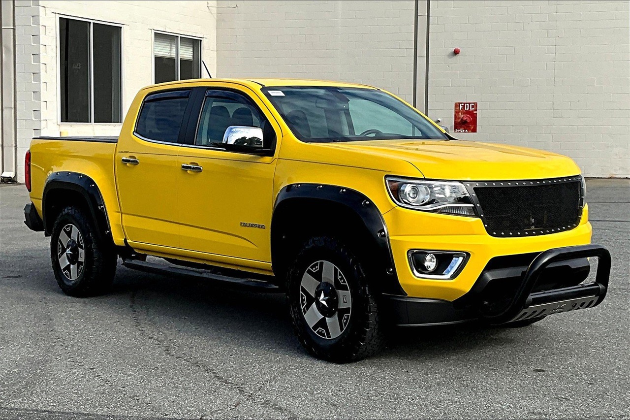 2015 Chevrolet Colorado LT photo 2