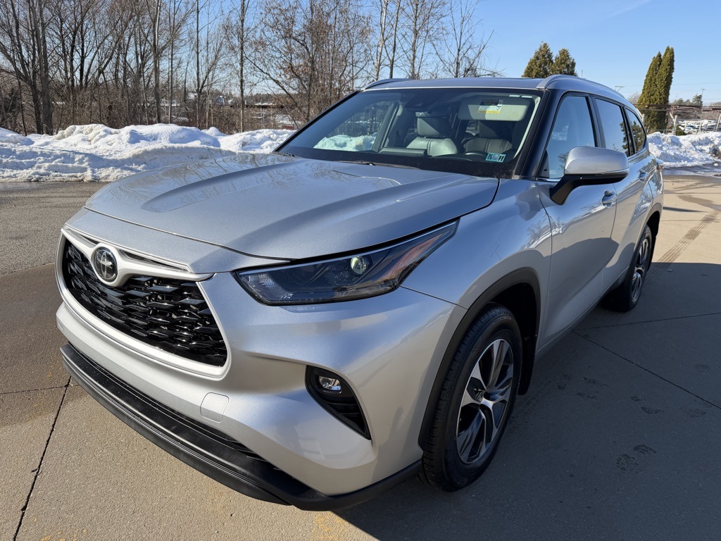2023 Toyota Highlander XLE's photo