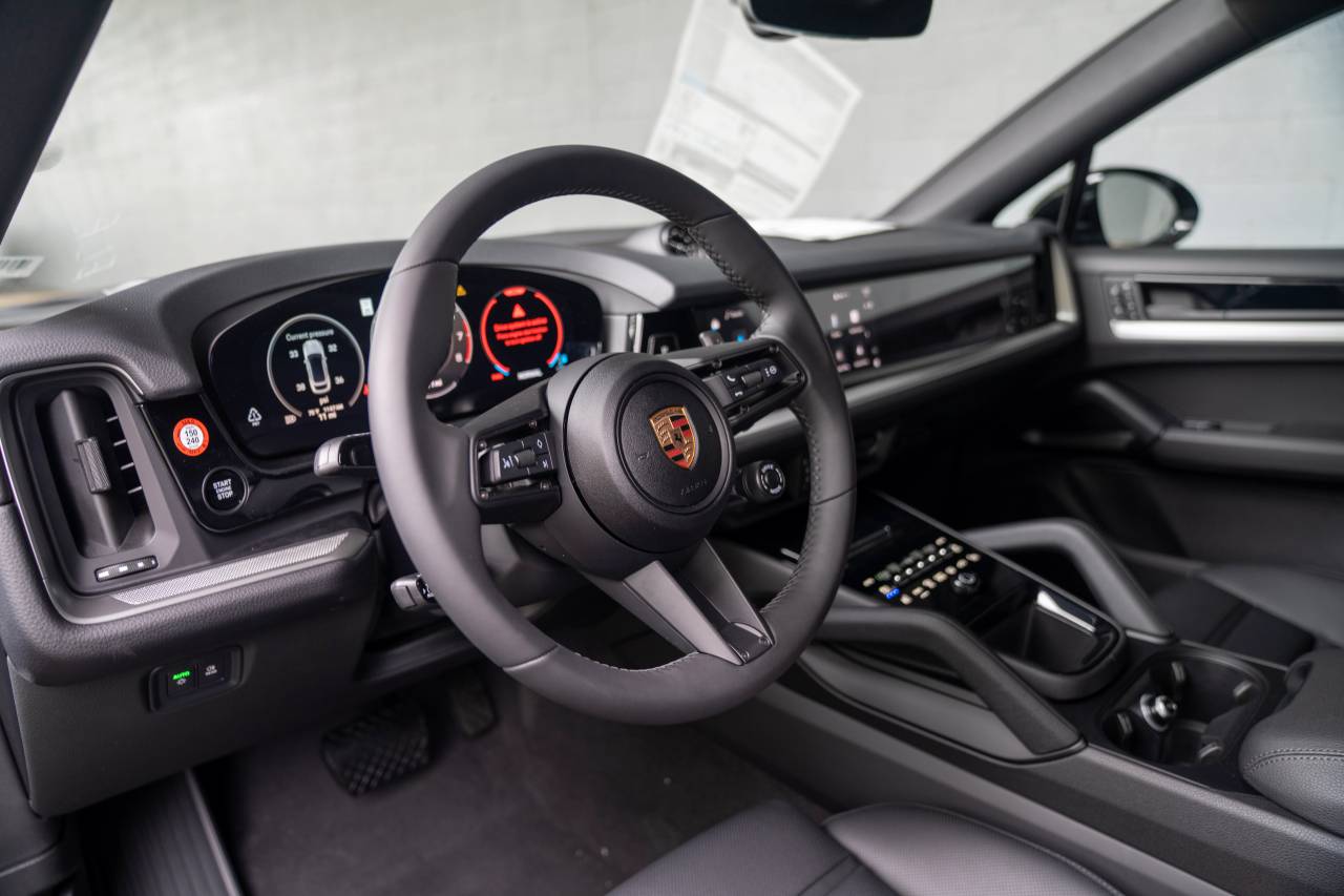 2025 Porsche Cayenne Coupe photo 4