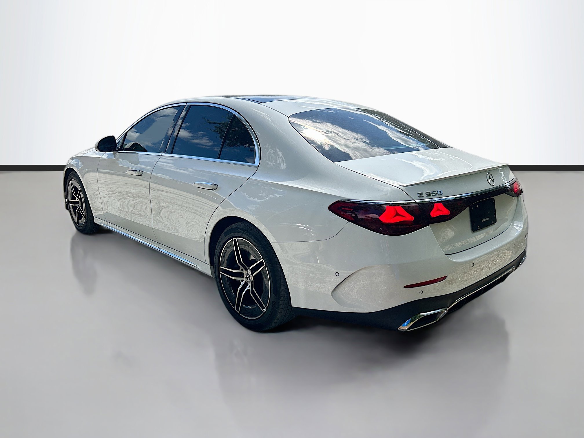 2025 Mercedes Benz E 350 photo 3