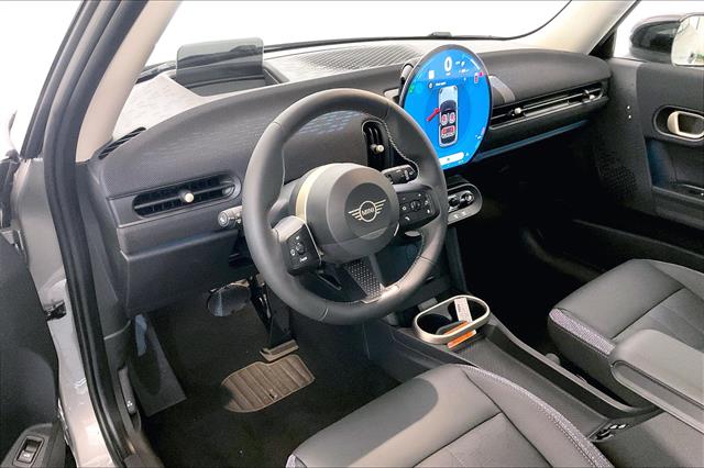 2025 Mini Cooper Hardtop 2 Door Signature photo 4