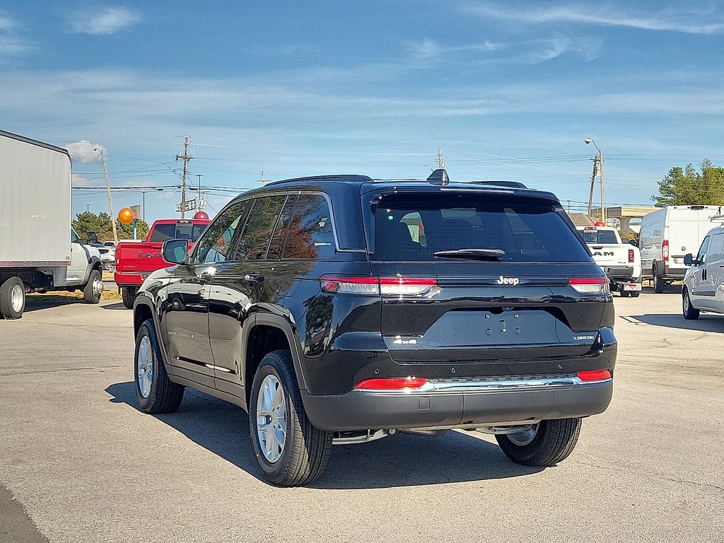 2025 Jeep Grand Cherokee Laredo X photo 4